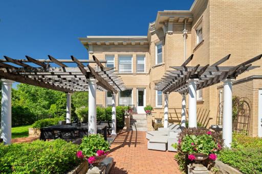226 Grotto Street S, Saint Paul, MN 55105