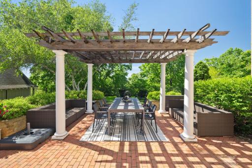 226 Grotto Street S, Saint Paul, MN 55105