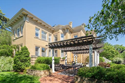 226 Grotto Street S, Saint Paul, MN 55105