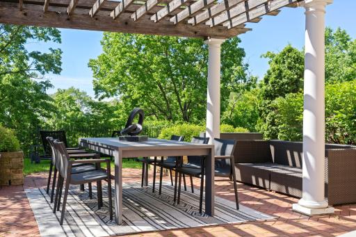 226 Grotto Street S, Saint Paul, MN 55105