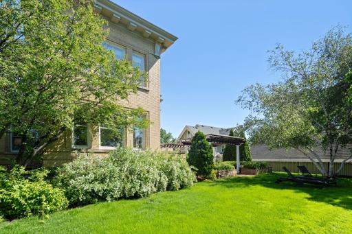 226 Grotto Street S, Saint Paul, MN 55105