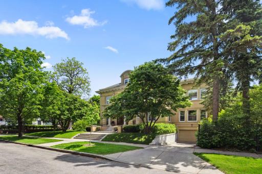 226 Grotto Street S, Saint Paul, MN 55105