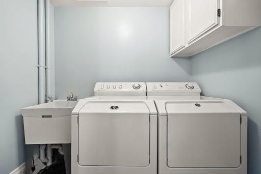 17-web-or-mls-4705 Lyndale Ave S-0017.jpg