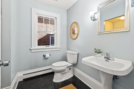 16-web-or-mls-4705 Lyndale Ave S-0016.jpg