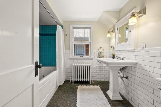 21-web-or-mls-4705 Lyndale Ave S-0021.jpg