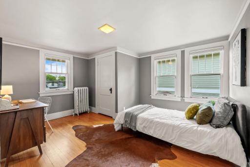 20-web-or-mls-4705 Lyndale Ave S-0020.jpg