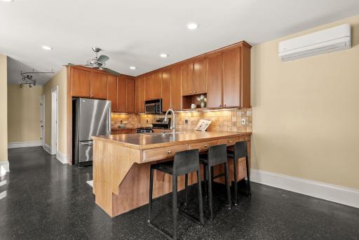 15-web-or-mls-4705 Lyndale Ave S-0015.jpg