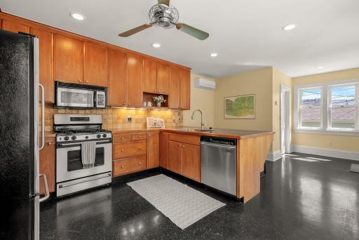 11-web-or-mls-4705 Lyndale Ave S-0011.jpg