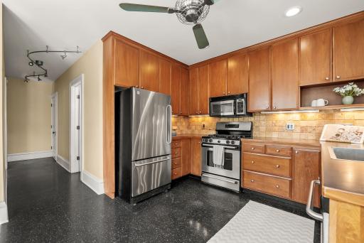 14-web-or-mls-4705 Lyndale Ave S-0014.jpg
