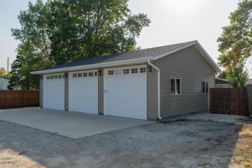 609 4th Street NE, Montgomery, MN 56069