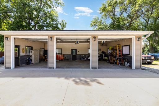 609 4th Street NE, Montgomery, MN 56069