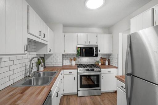 212 W Eagle Lake Drive, Maple Grove, MN 55369