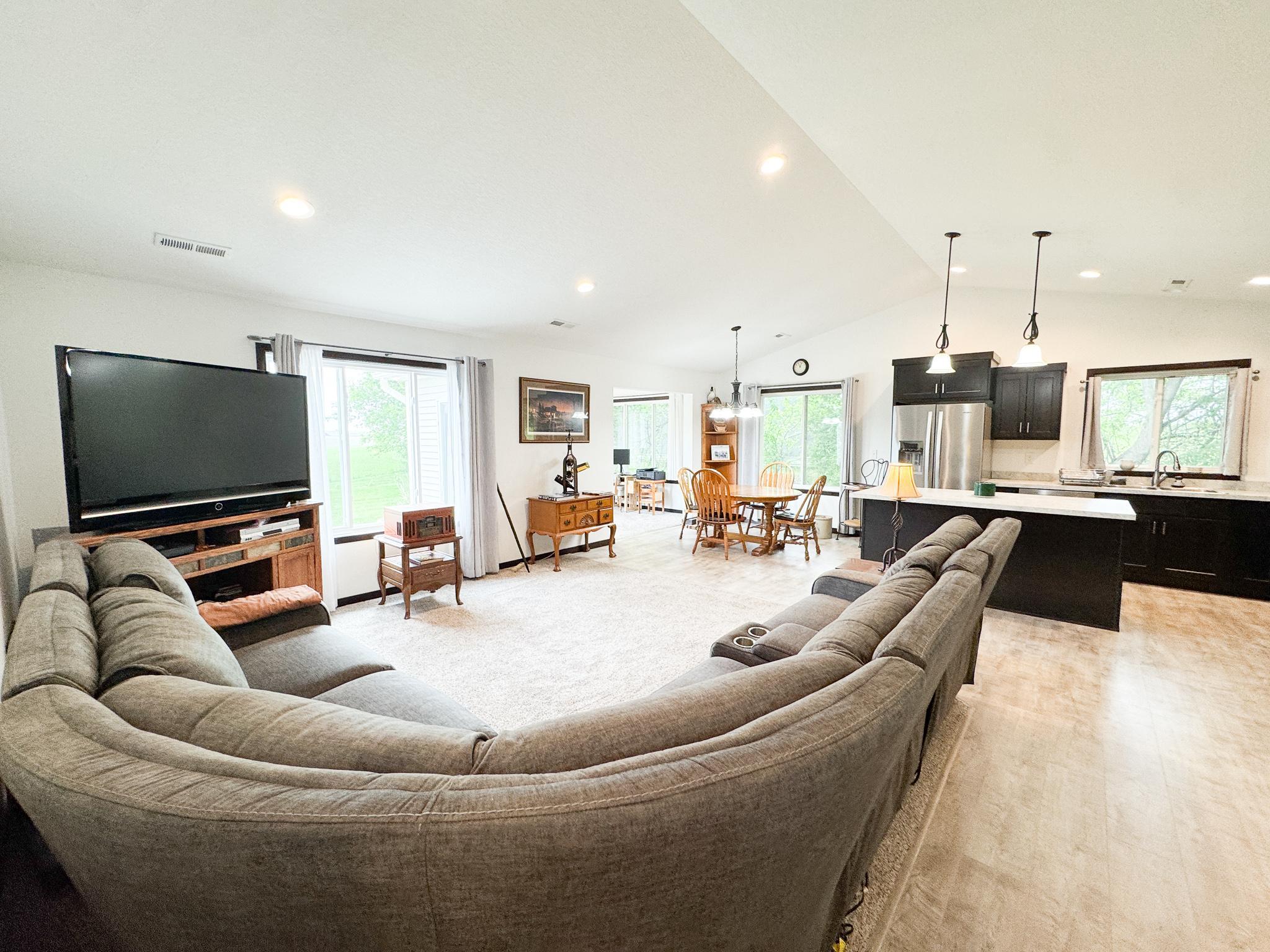 Living Room 1-2.jpg