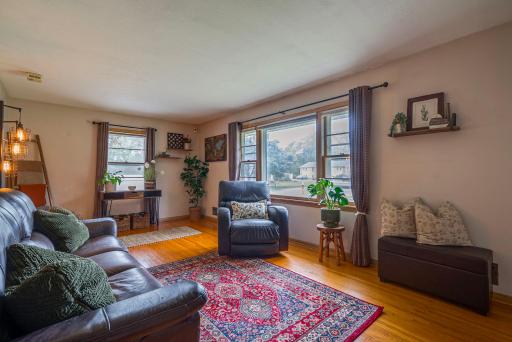 3-web-or-mls-First Person Visuals 812 17th St_02.jpg