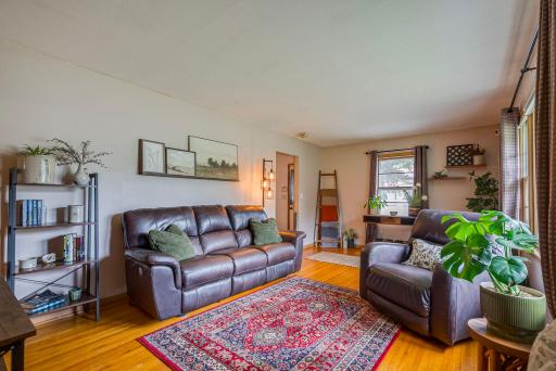 4-web-or-mls-First Person Visuals 812 17th St_03.jpg