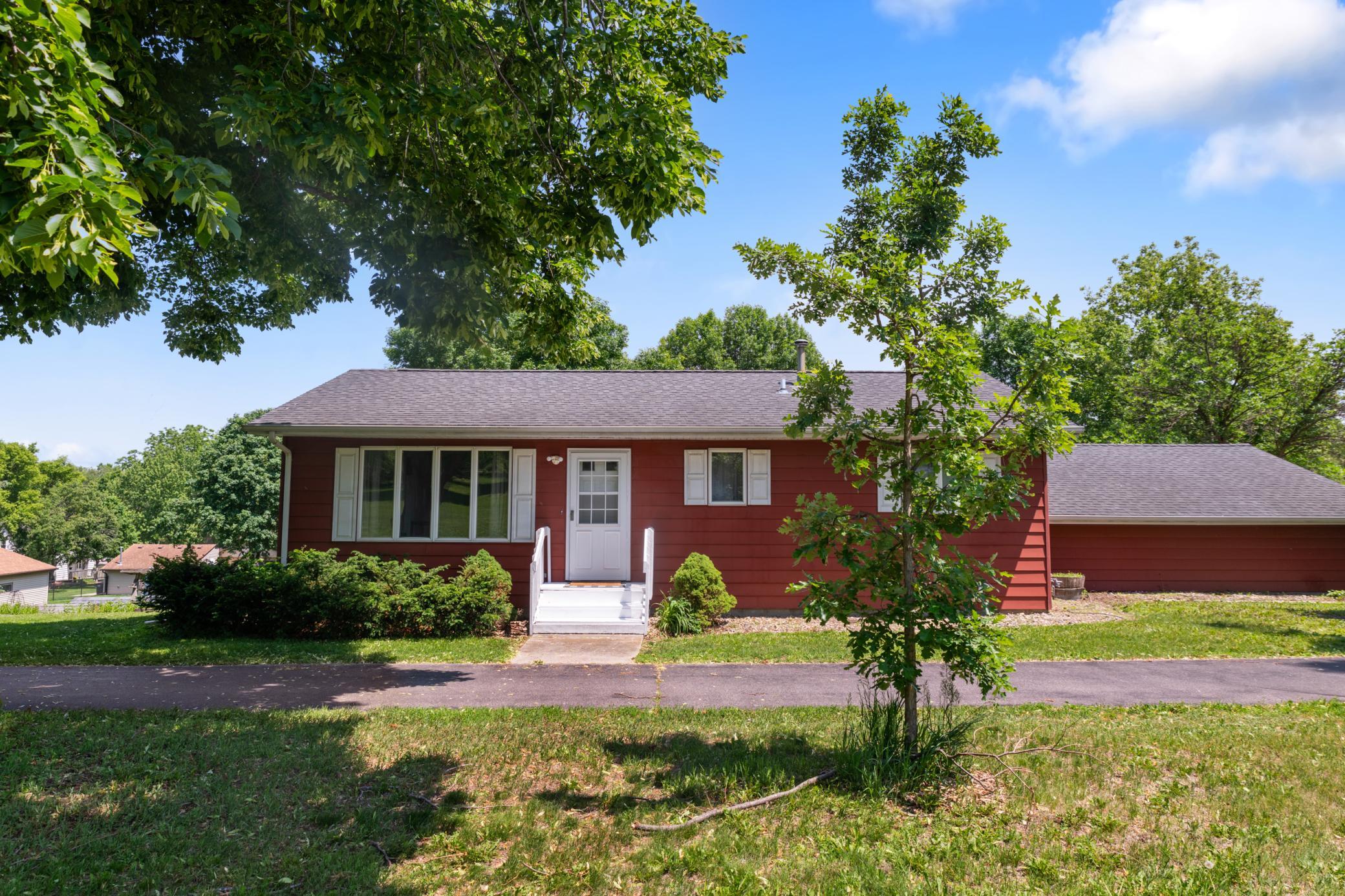 Welcome to 829 W Madison!