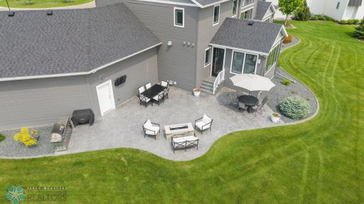 787 Riverbend Road, Oxbow, ND 58047