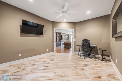 787 Riverbend Road, Oxbow, ND 58047