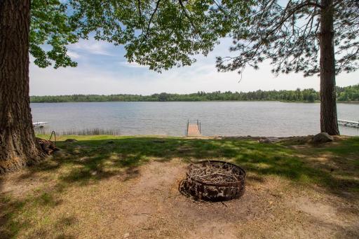 East facing shoreline. Enjoy beautiful sunrises day after day. NOTICE there are no cabins directly across the lake!