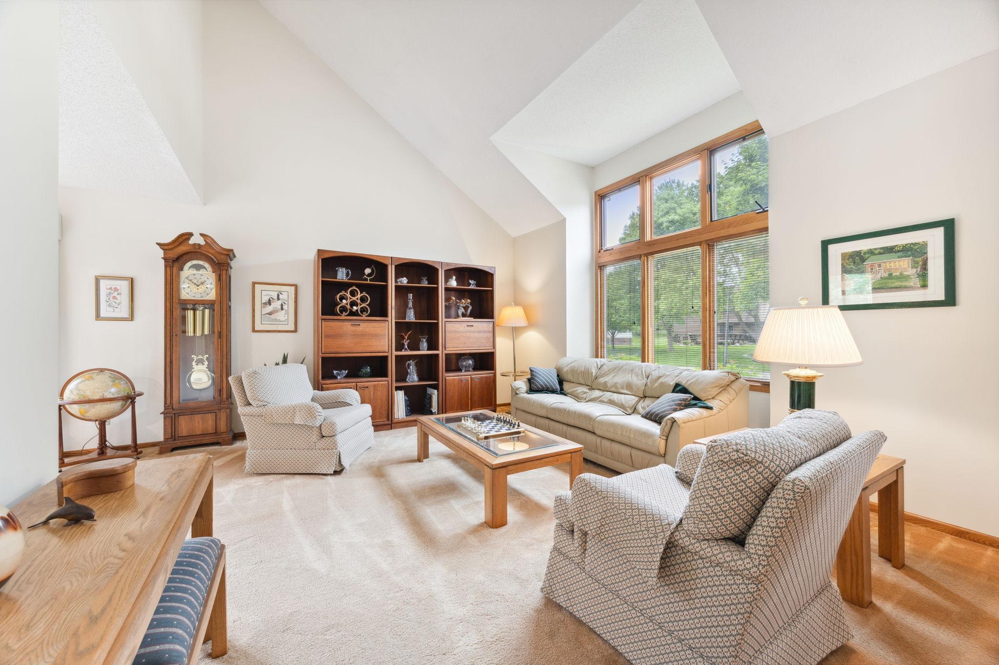 High ceilings and Big windows ion the Livingroom