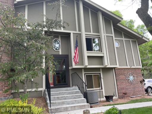 6800 Buckingham Court, Woodbury, MN 55125