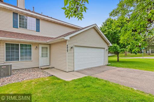 4923 Grenwich Place N, Saint Paul, MN 55128