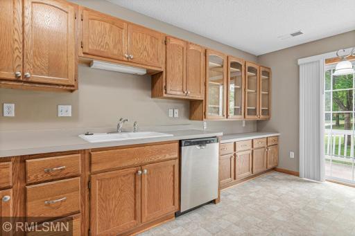 4923 Grenwich Place N, Saint Paul, MN 55128