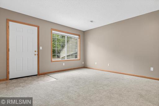 4923 Grenwich Place N, Saint Paul, MN 55128