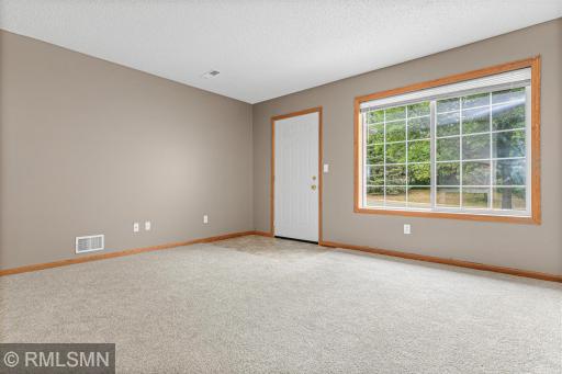 4923 Grenwich Place N, Saint Paul, MN 55128