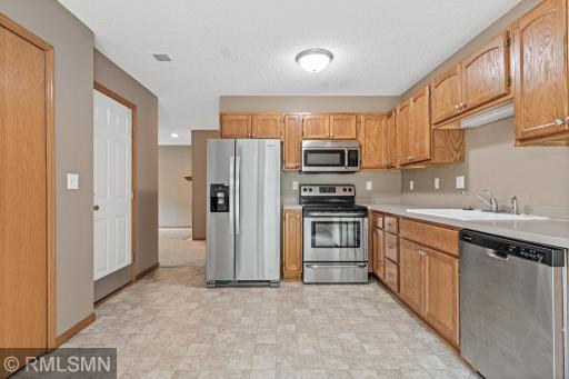 4923 Grenwich Place N, Saint Paul, MN 55128