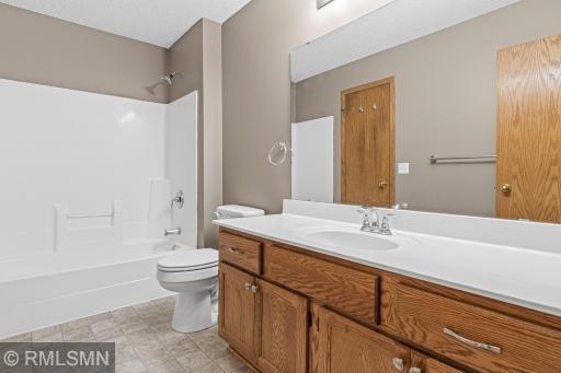 4923 Grenwich Place N, Saint Paul, MN 55128