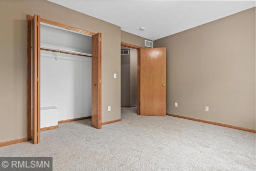 4923 Grenwich Place N, Saint Paul, MN 55128