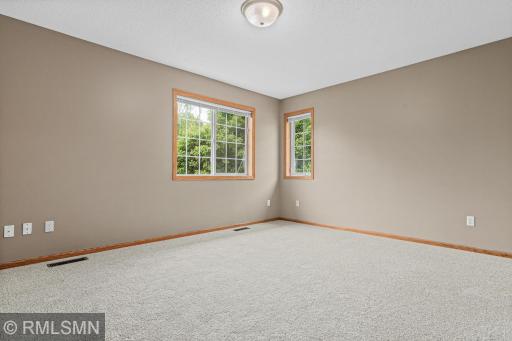4923 Grenwich Place N, Saint Paul, MN 55128