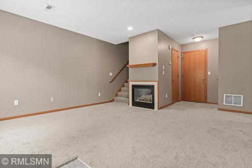 4923 Grenwich Place N, Saint Paul, MN 55128