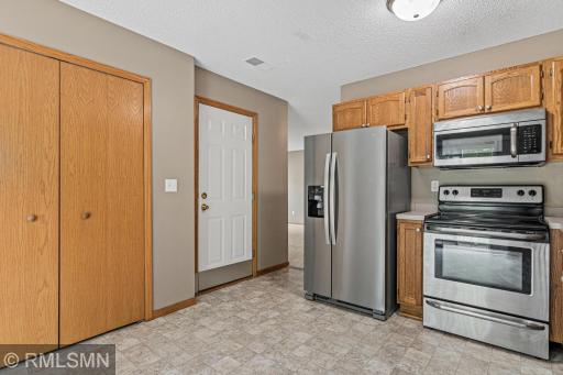 4923 Grenwich Place N, Saint Paul, MN 55128