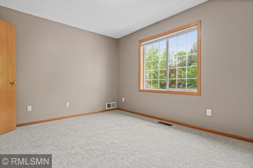 4923 Grenwich Place N, Saint Paul, MN 55128