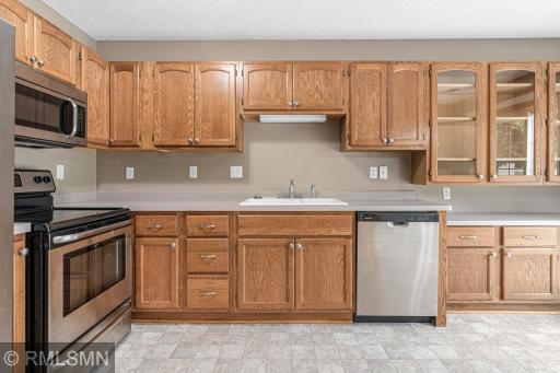 4923 Grenwich Place N, Saint Paul, MN 55128