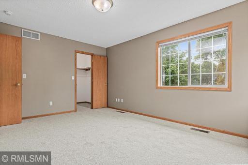 4923 Grenwich Place N, Saint Paul, MN 55128