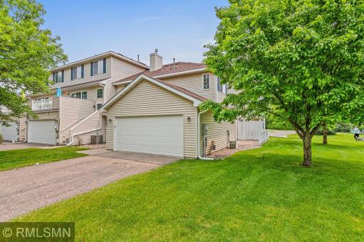 4923 Grenwich Place N, Saint Paul, MN 55128