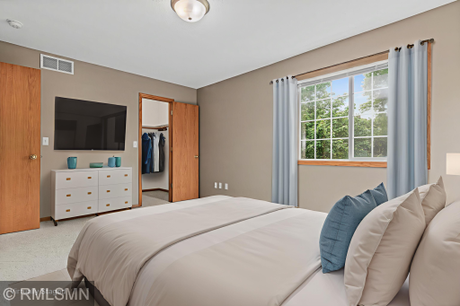 4923-Grenwich-PI-N-Oakdale-MN-17 - Bedroom - Standard - 4.jpg