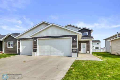 2801 72nd Avenue S, Fargo, ND 58104