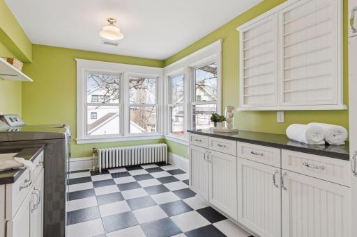 2820 Irving Avenue S, Minneapolis, MN 55408