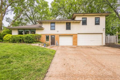 816 Glenbrook Avenue N, Oakdale, MN 55128