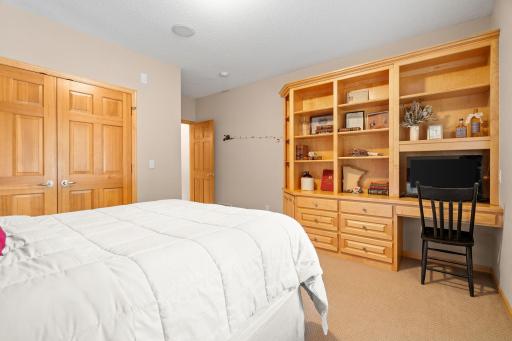 6600 Geneker Way, Maple Plain, MN 55359