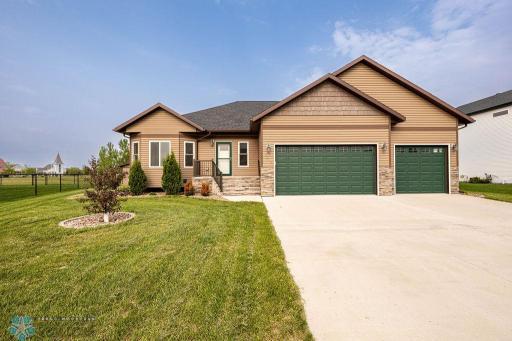 7214 Eagle Pointe Drive S, Fargo, ND 58104