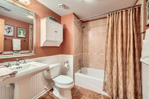 946 Wild Rose Court, Saint Paul, MN 55123