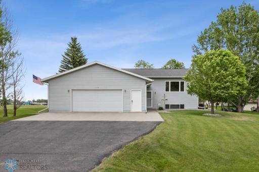 419 Cedar Circle, Harwood, ND 58042