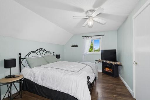 6198 210th Avenue SE, Lake Lillian, MN 56253
