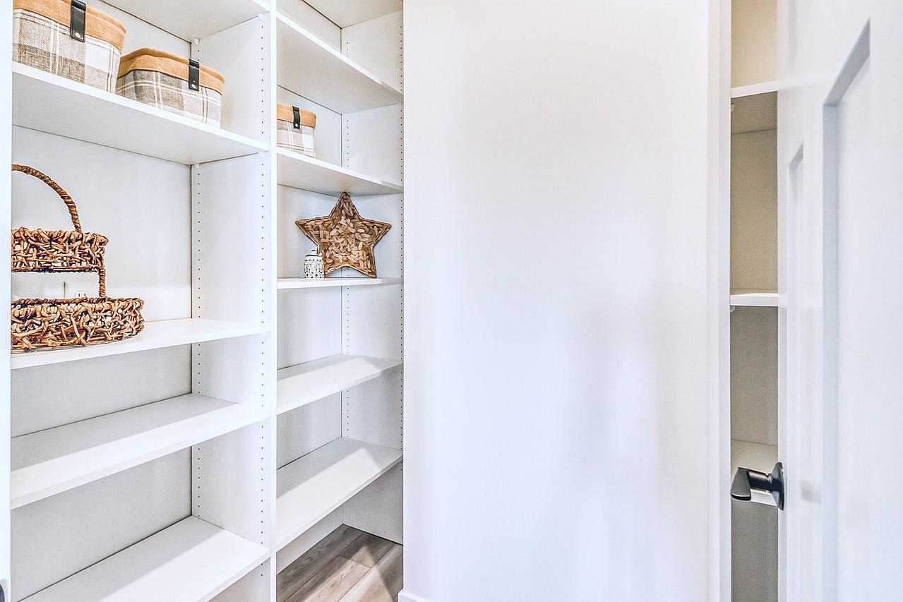 Kitchen Pantry1_1-1280.jpg