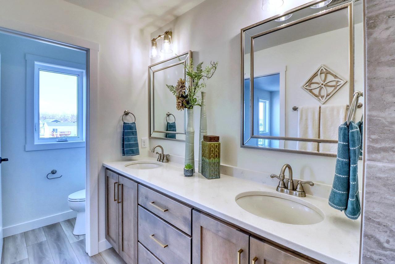 Primary Bathroom w/ Dual sinks